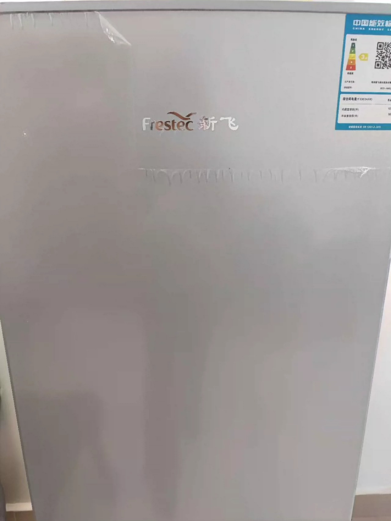 冰箱本来买来在单位用的，最后单位有食堂，就一直放在单位闲置。这两天，单位搬家，准备卖了，没地方放。放在出租屋用特别合适。因为几乎就是全新，干净，也没放过乱七八糟